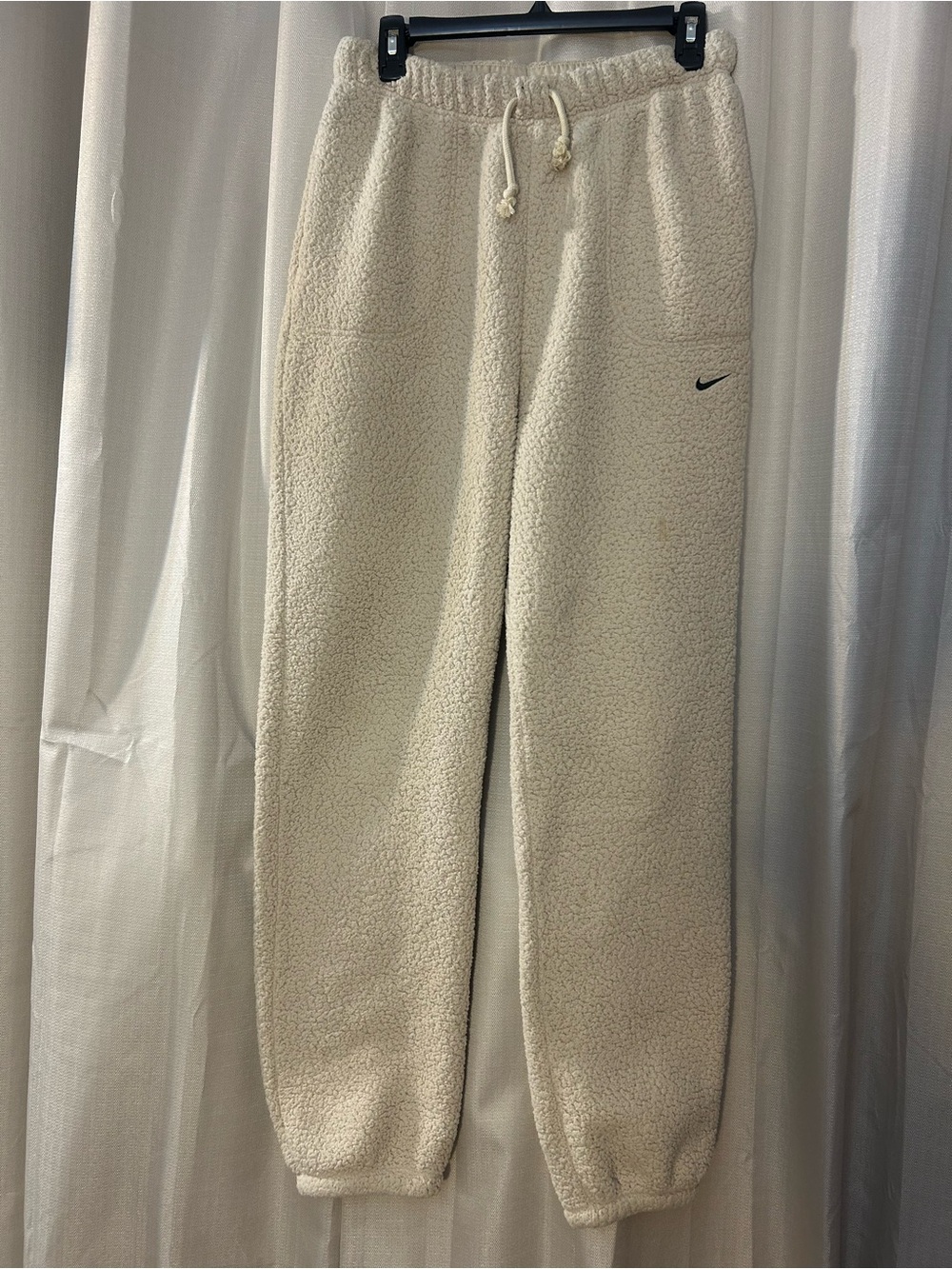 Nike Therma-FIT Cozy Sherpa Fleece Joggers
Cream Oatmeal Cashmere DD6511-206 M